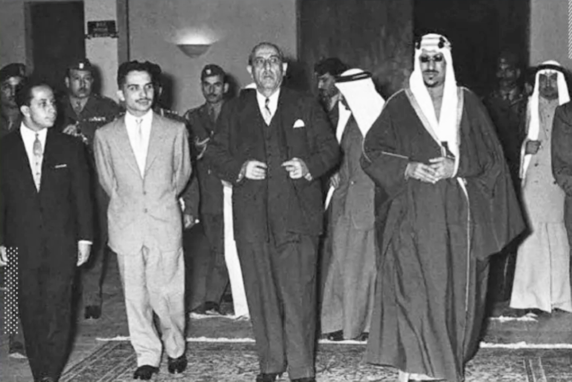 المجلة/ تواصل اجتماعي