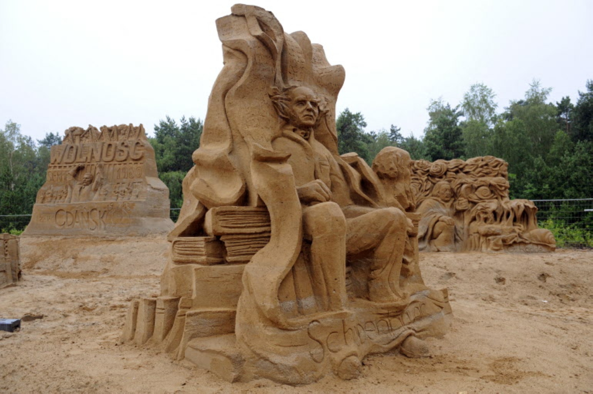 JANEK SKARZYNSKI / AFP