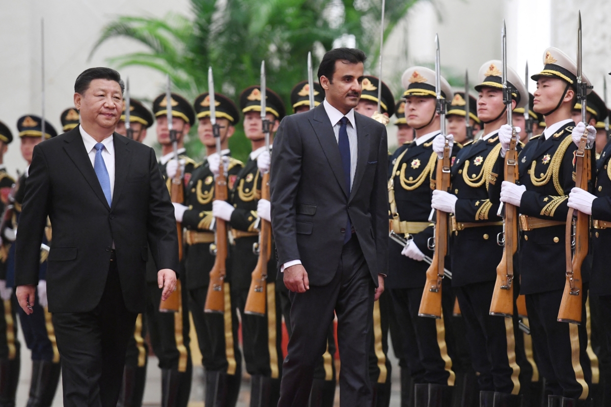 Qatar&#039;s Emir Tamim bin Hamad al-Thani (C) reviews a military honour guard with Chinese President Xi Jinping (L) during a welcoming ceremony in Beijing&#039;s Great Hall of the People on January 31, 2019. 