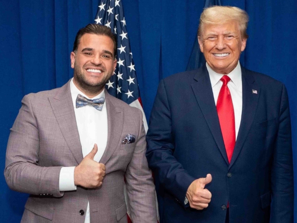 Donald Trump poses with his new special envoy to Iraq Mark Savaya