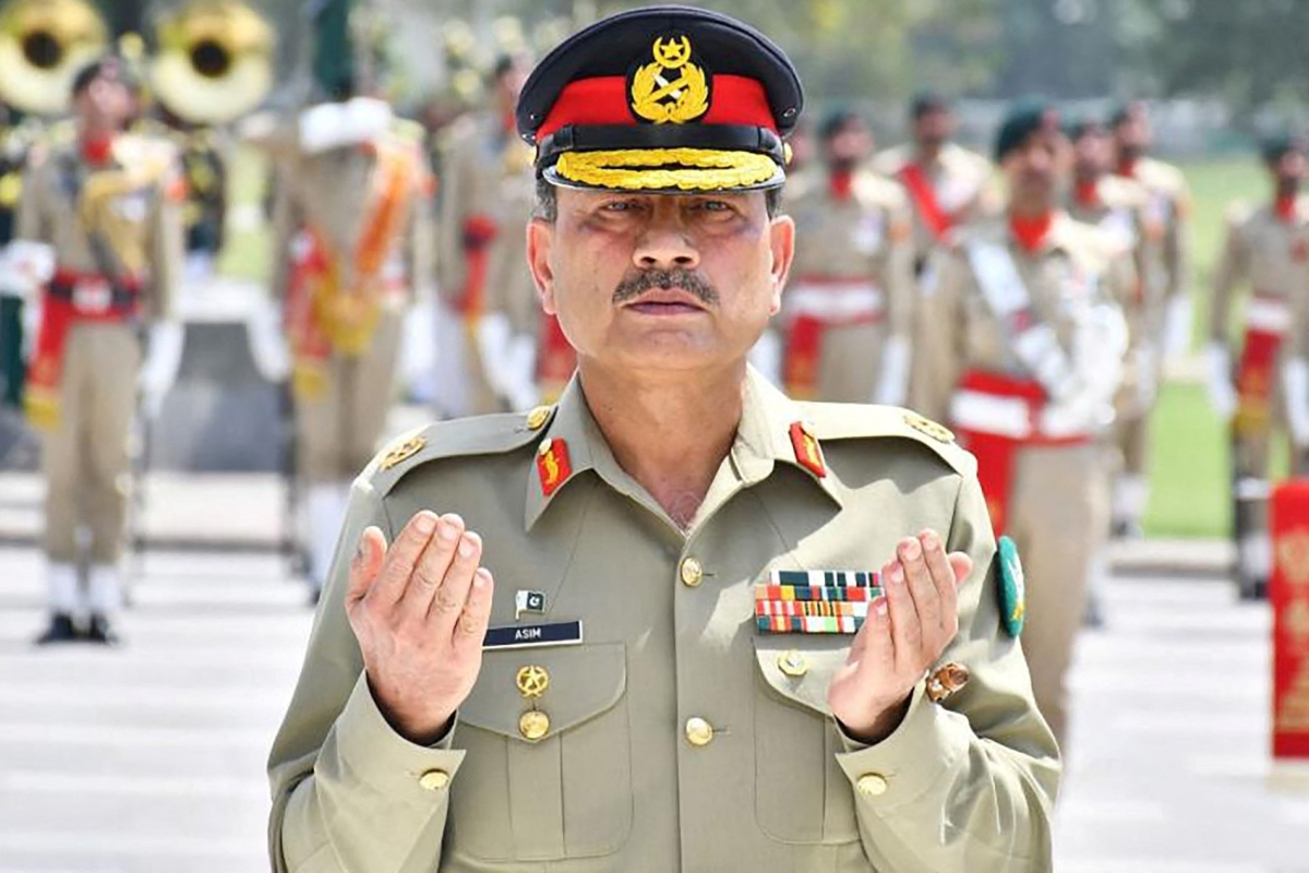 Field Marshal Asim Munir Asim Munir laying a wreath at the Martyrs' Memorial during a guard of honor review ceremony at General Headquarters in Rawalpindi, Pakistan on 21 May 2025.
 