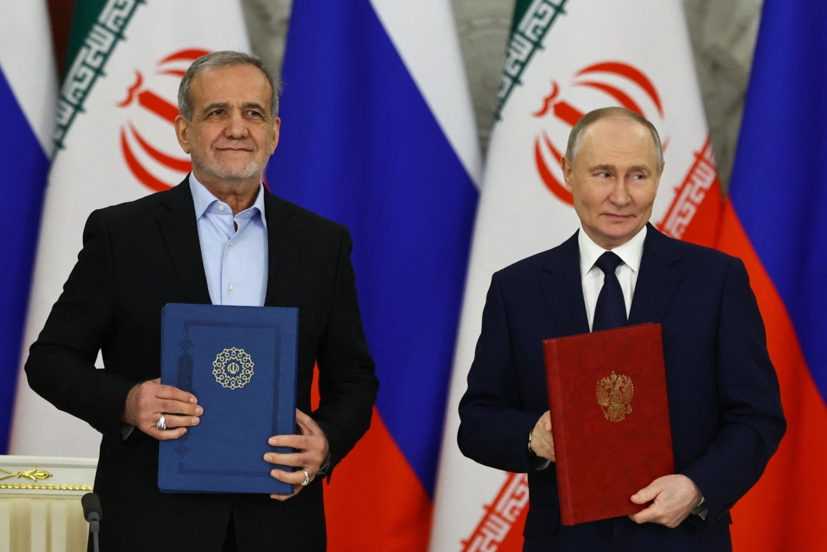 Russian President Vladimir Putin and his Iranian counterpart Masoud Pezeshkian after signing the association treaty in the Kremlin on 17 January 2025.