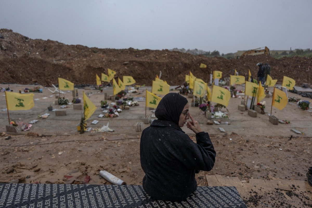 A woman mourns in a cemetery in Choueifat, Lebanon, on 29 March 2026, before the funeral of Lebanese journalists who were killed by a targeted Israeli strike.