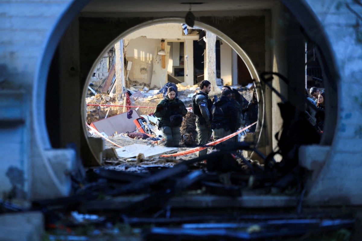 رونين زفولون- رويترز