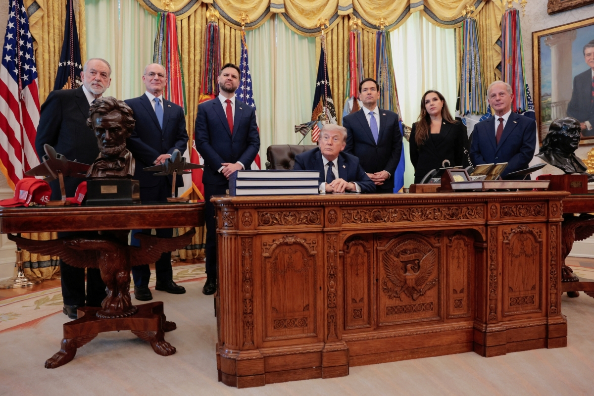 Israel Ambassador to the US Yechiel Leiter, US Ambassador to Lebanon Michel Issa, President Donald Trump and Secretary of State Marco Rubio in the Oval Office at the White House on 23 April 2026.