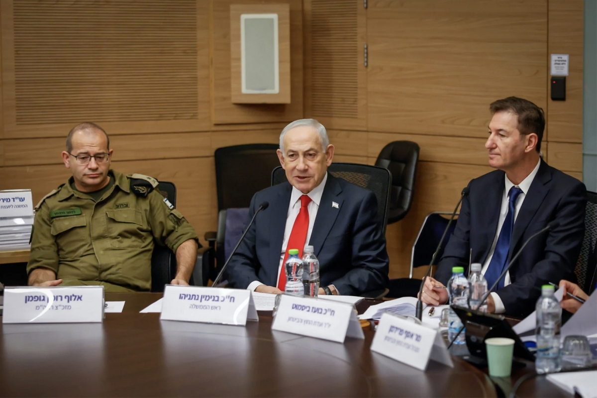 Prime Minister Benjamin Netanyahu (centre), his military secretary Roman Gofman (left) and Likud MK Boaz Bismuth attend a meeting in Jerusalem on 5 February 2026.
