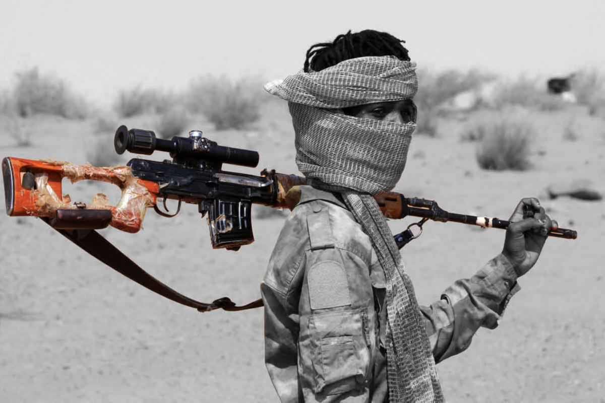 An armed defector from the paramilitary Rapid Support Forces (RSF) arrives, believed to be surrendering to the Sudanese military, in the west of Omdurman on 19 August 2026.