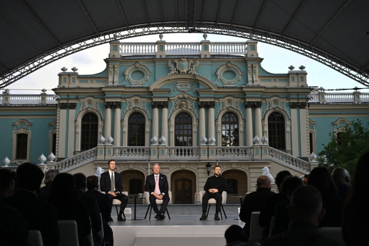 Ukraine's President Volodymyr Zelensky US Special Envoy Steve Witkoff and US President Donald Trump's son-in-law Jared Kushner at a press conference following their talks in Kyiv on 6 September 2026.