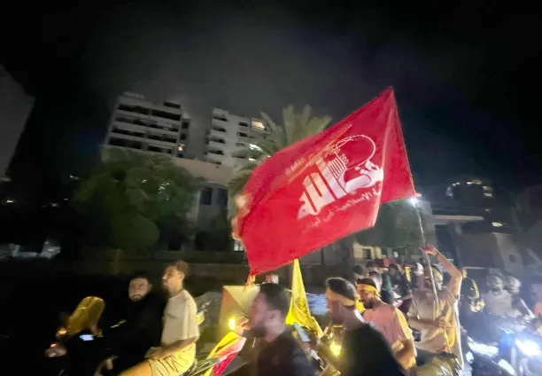 انصار &quot;حزب الله&quot; في مسيرة احتجاجية على قرارات الحكومة نزع سلاح الحزب، في الضاحية الجنوبية لبيروت 7 أغسطس 2025