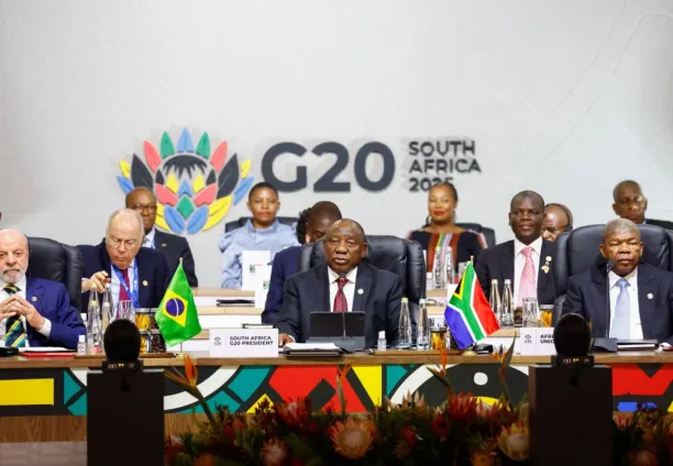 رئيس جنوب أفريقيا سيريل رامافوزا يفتتح قمة مجموعة العشرين، في جوهانسبورغ، 22 نوفمبر 2025