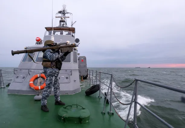 A Ukrainian soldier carrying a Stinger anti-aircraft missile aboard a maritime guard boat in the northwestern part of the Black Sea on 18 December 2023.
 