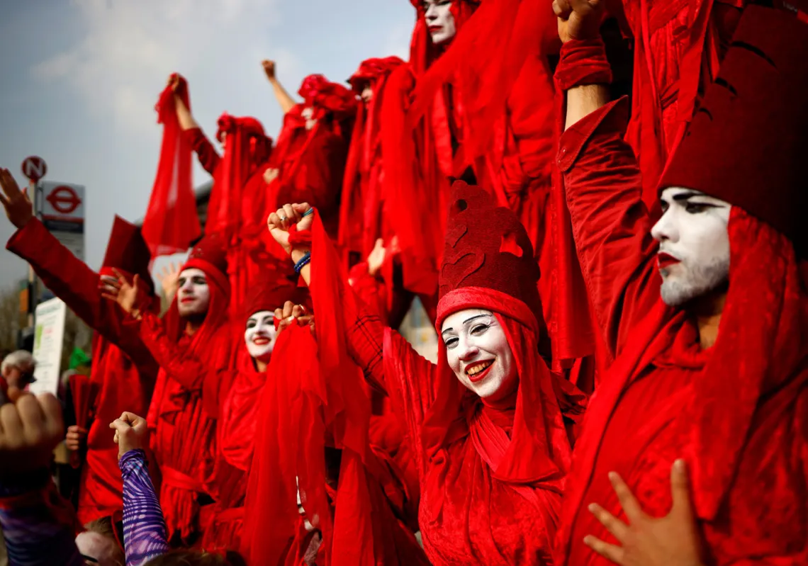  Climate change activists blockade Waterloo Bridge on the third day of an environmental protest by the Extinction Rebellion group, in London on April 17, 2019. (Getty)