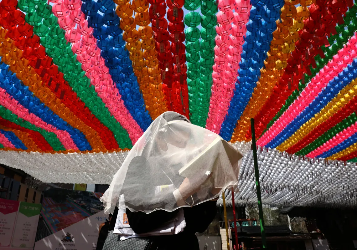 A South Korean woman wears a mask while reading a book at Jogyesa Temple as South Koreans take measures to protect themselves against the spread of coronavirus (COVID-19) on April 03, 2020 in Seoul, South Korea. (Getty)