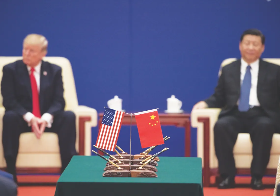 ترامب، لم يتوقف عن وصف سلالة فيروس كورونا المستجد بـ "الفيروس الصيني"، وهو ما أشعل غضب الصين (غيتي)  