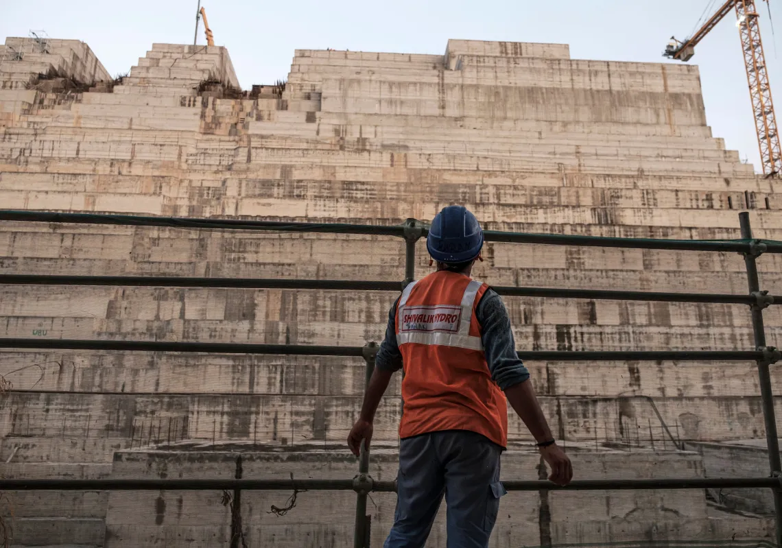 مدير مركز الخرطوم لحقوق الإنسان الخبير في مجال الري حذر من خطورة انهيار سد النهضة وطالب الحكومة السودانية بوضع سيناريوهات لما قد يحدث (غيتي)