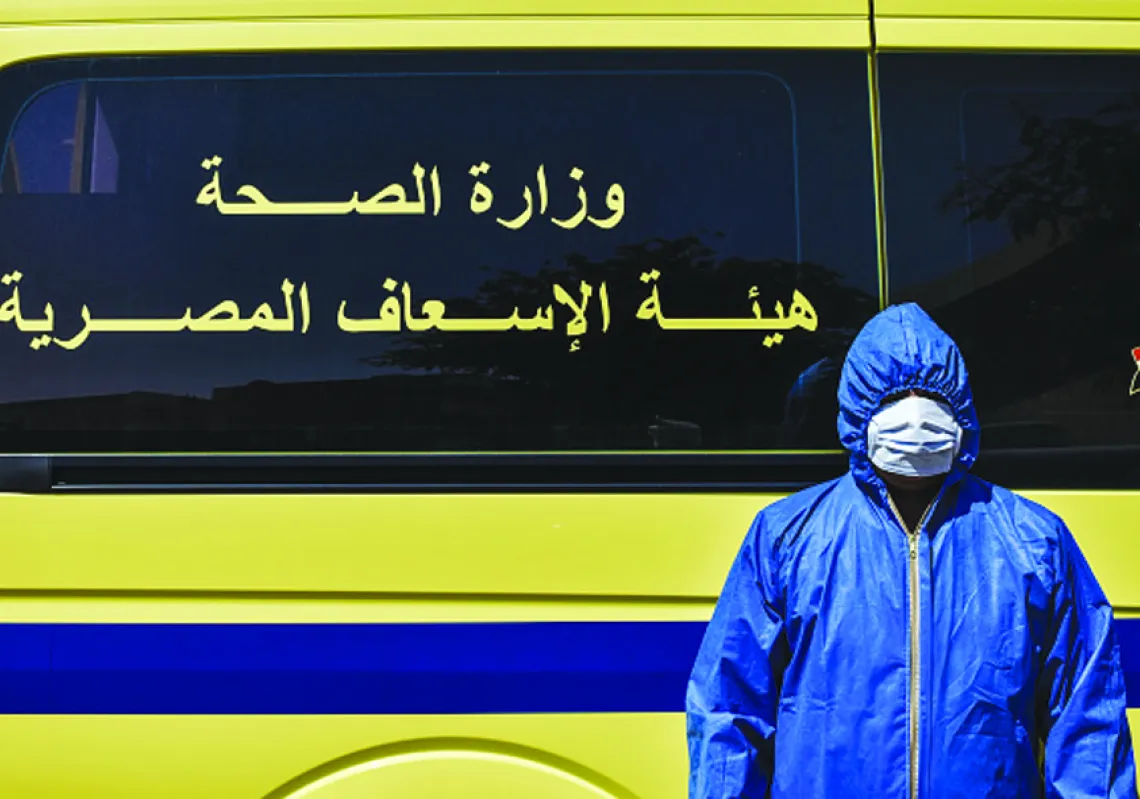 د. طارق فهمي: مواجهة الاستهتار بإجراءات الحظر والتباعد الاجتماعى مسؤولية الحكومة، ودور الدولة وأجهزتها محوري فى هذا السياق (غيتي)