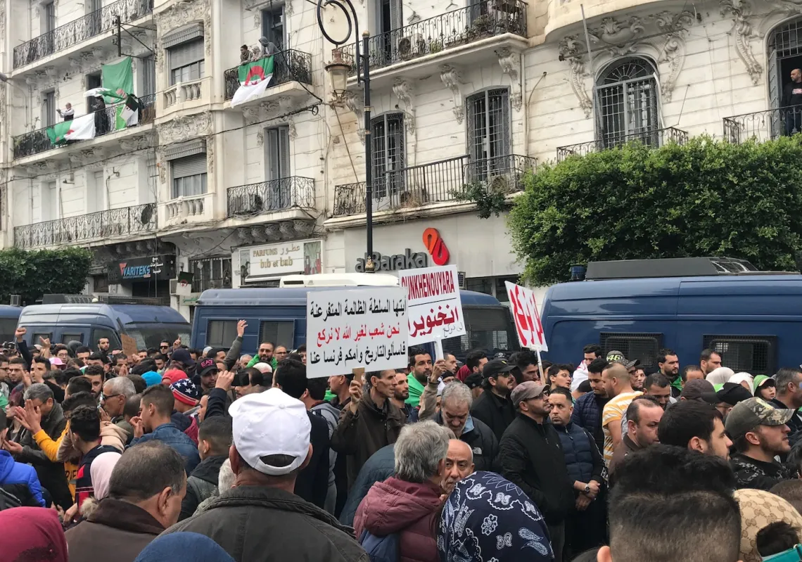 الحراك لطالما رفع شعارات منددة بفرنسا وبتاريخها الاستعماري
