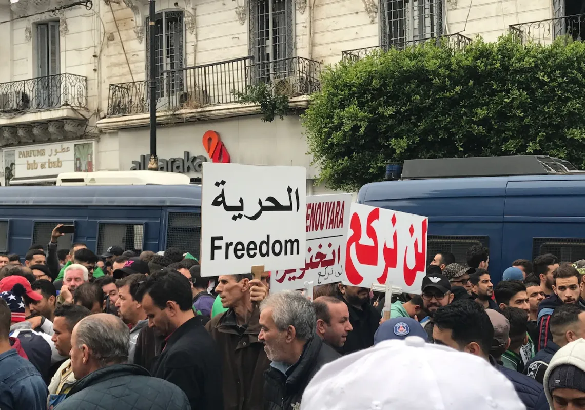 الحراك متمسك بالإفراج عن سجناء الرأي قبل أي حوار مع السلطة