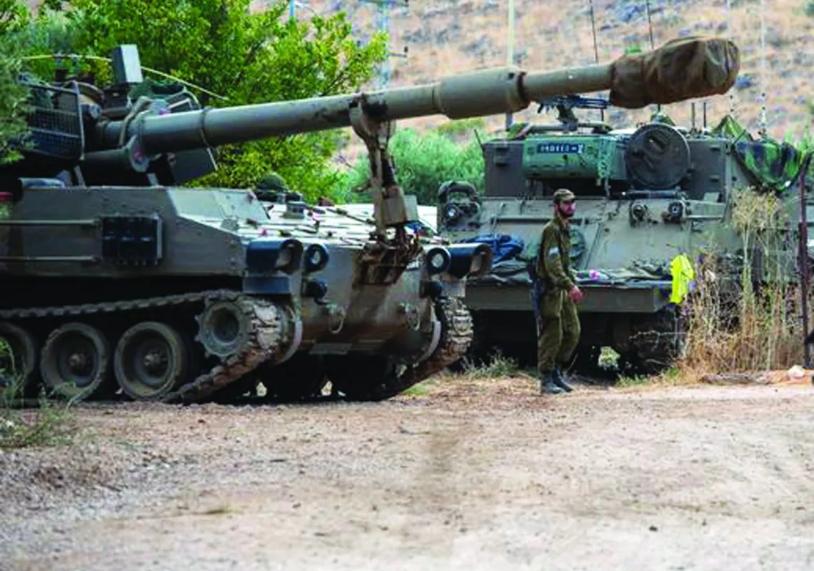 دبابة في وضع الاستعداد في بلدة ميتولا شمال إسرائيل بالقرب من الحدود مع لبنان، في 28 يوليو 2020 (غيتي)