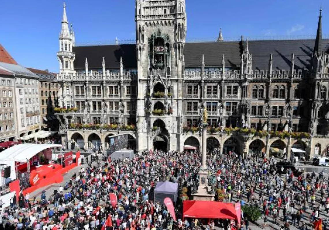 Supporters wait for German Finance Minister, Vice-Chancellor, and the Social Democratic Party's (SPD) chancellor candidate Olaf Scholz (not pictured) to address a rally in front of the New Town Hall at the Marienplatz in Munich, southern Germany, on September 18, 2021, a week ahead of Germany's federal elections on September 26. (Photo by ANDREAS GEBERT / POOL / AFP)