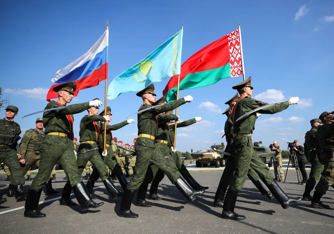 Service members march during a ceremony opening the military exercise Zapad-2021 staged by the armed forces of Russia and Belarus at the Obuz-Lesnovsky training ground in Brest Region, Belarus September 9, 2021/Reuters