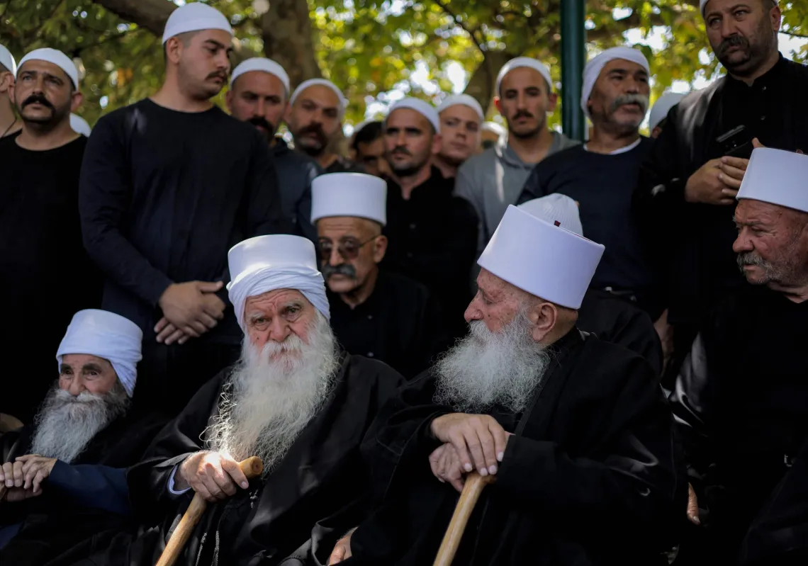 وجهاء الطائفة الدرزية في اجتماع بمجدل شمس في مرتفعات الجولان السورية، التي تحتلها إسرائيل، 16 يوليو 2025