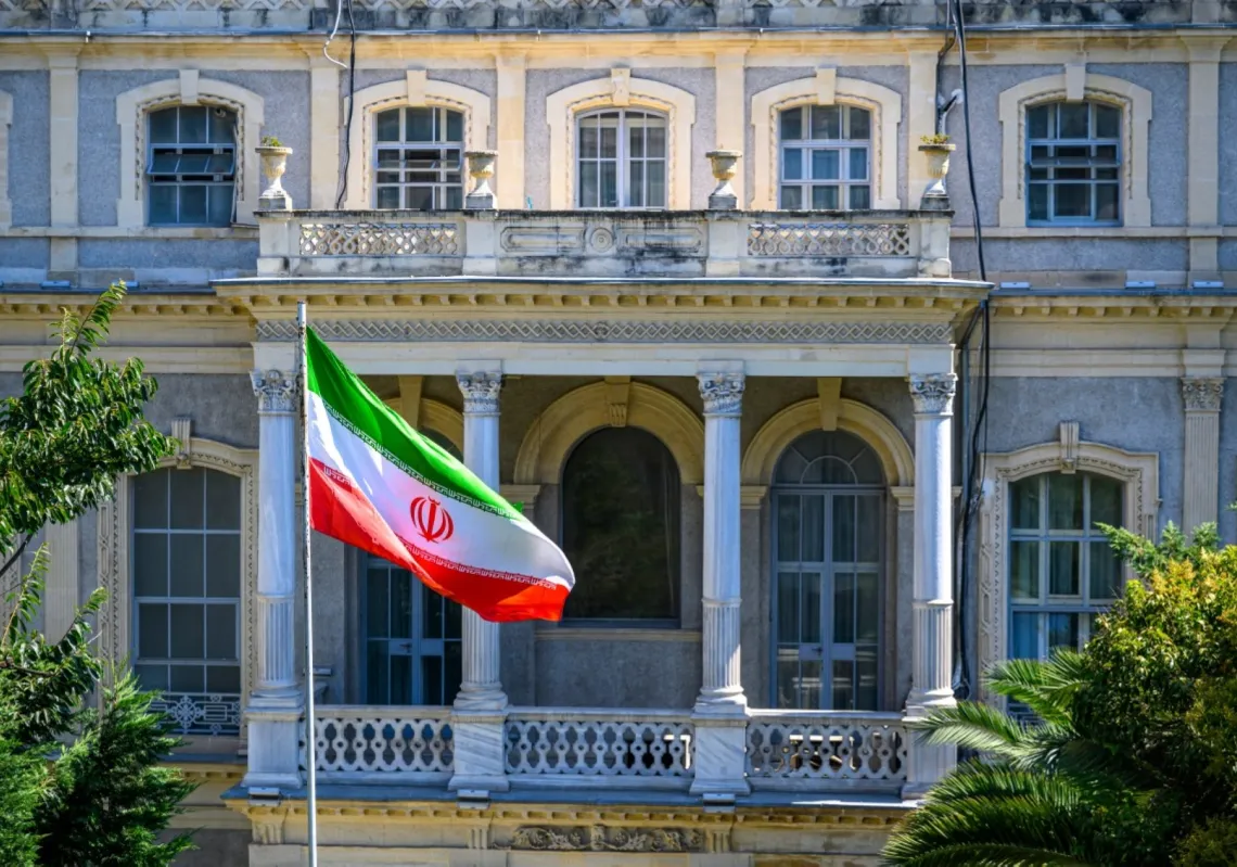 القنصلية الإيرانية في اسطنبول، خلال لقاء دبلوماسيين إيرانيين بنظرائهم من ألمانيا وبريطانيا وفرنسا لاستئناف المحادثات النووية، تركيا، في 25 يوليو 2025