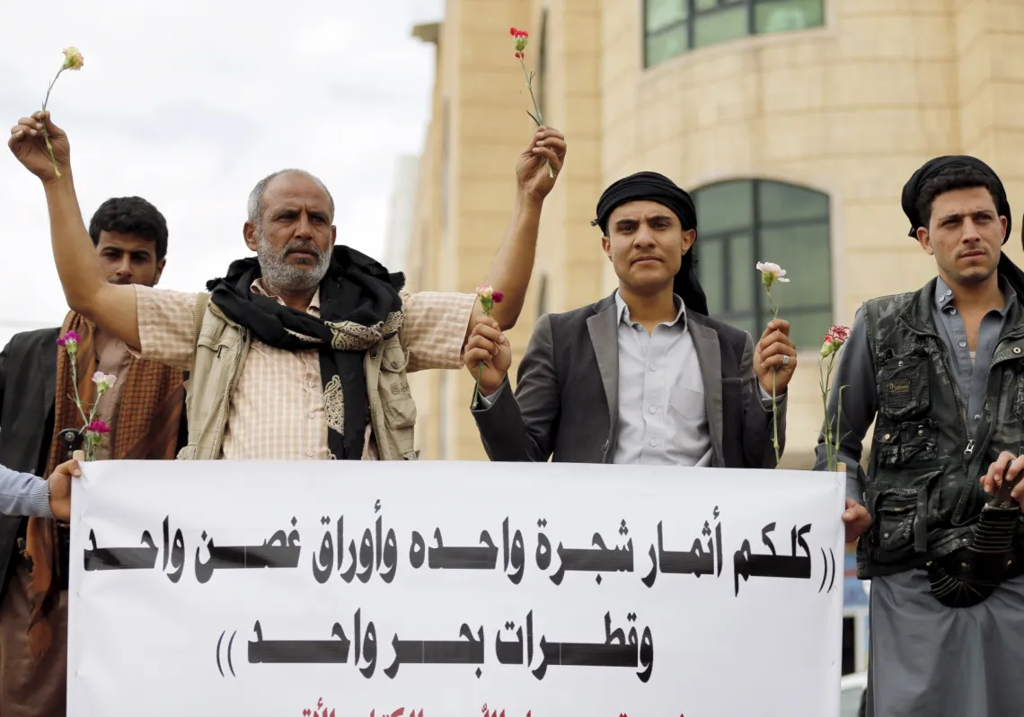 تظاهر أعضاء من الطائفة البهائية أمام محكمة أمن الدولة في العاصمة صنعاء 
