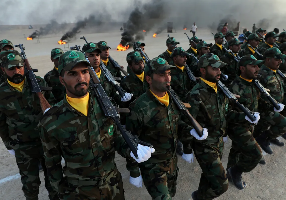 عناصر من "الحشد الشعبي" في حفل تخرجهم في معسكر في كربلاء، العراق، 30 أغسطس 2019