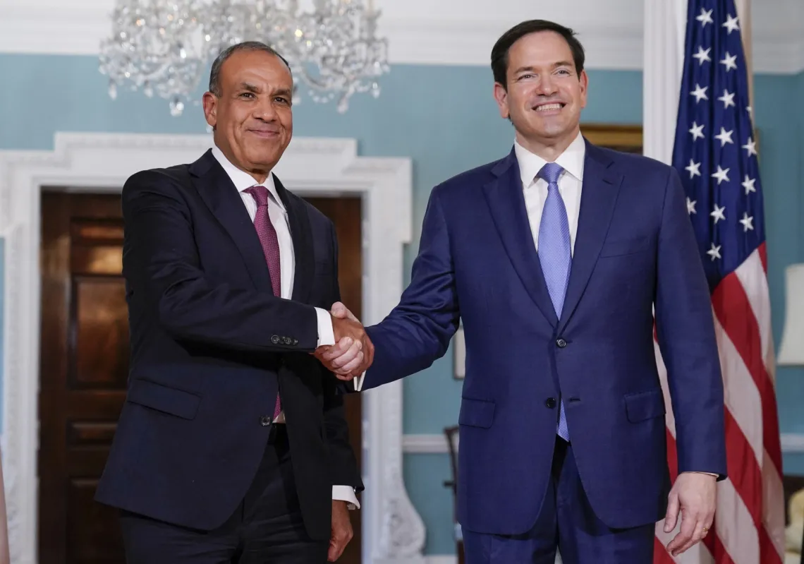 
وزير الخارجية الأميركي ماركو روبيو (يمين) يصافح وزير الخارجية المصري بدر عبد العاطي في وزارة الخارجية في واشنطن العاصمة، في 30 يوليو 2025
