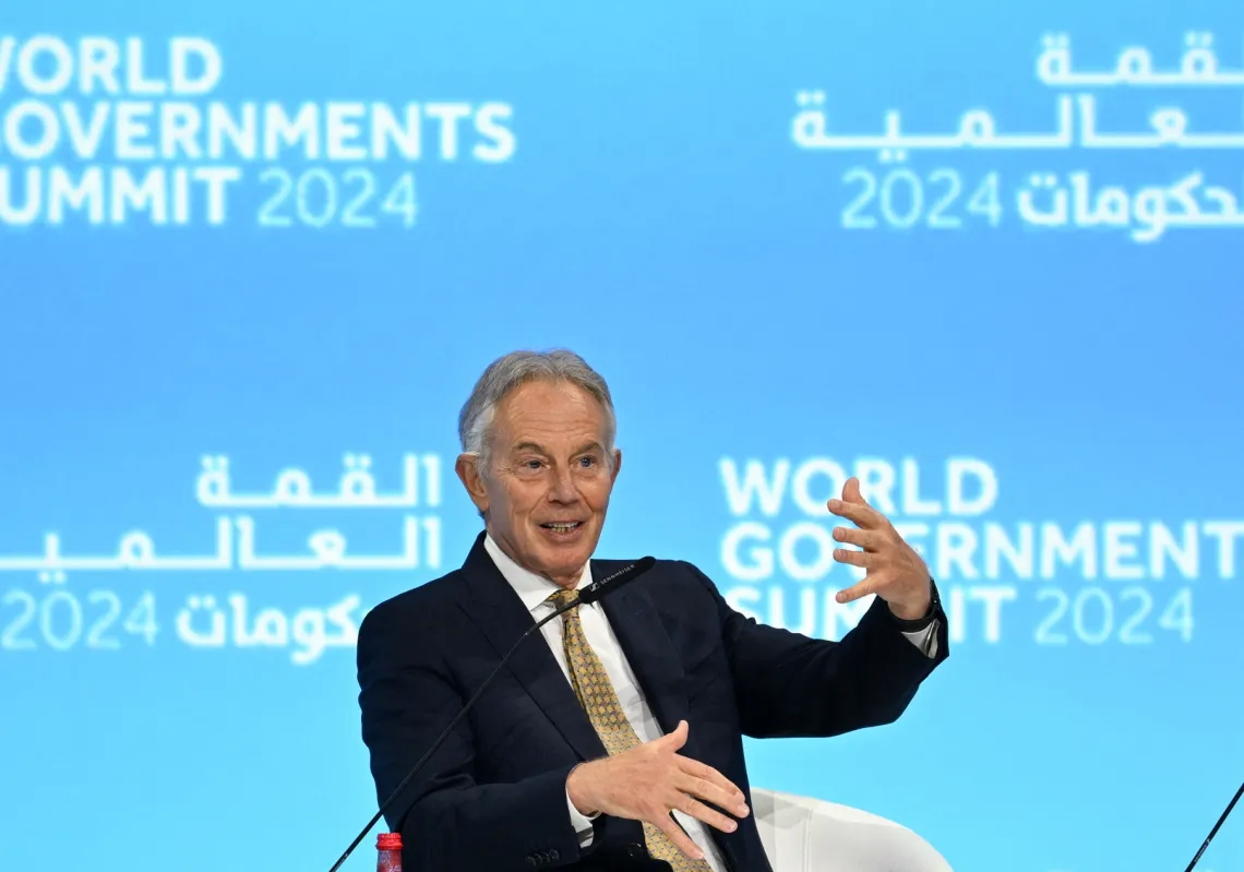 توني بلير يتحدث في جلسة نقاش خلال "القمة العالمية للحكومات"، دبي في 13 فبراير 2024