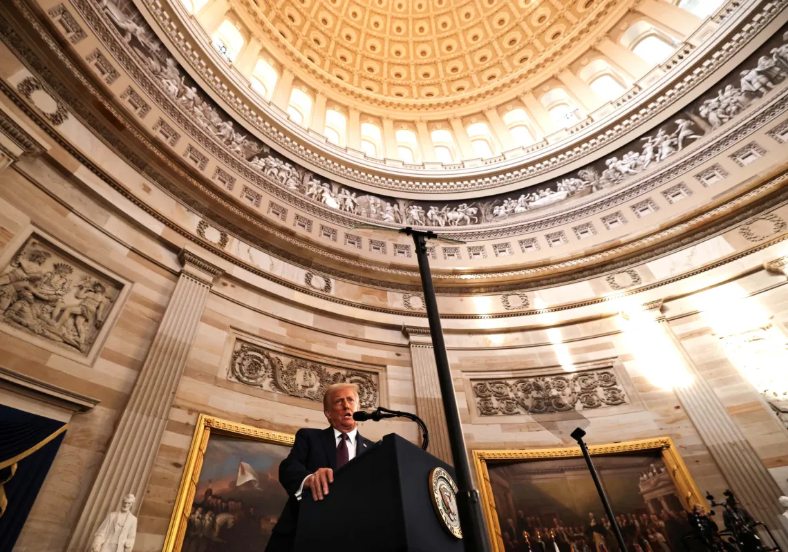 الرئيس دونالد ترمب يتحدث خلال مراسم التنصيب في قاعة الكونغرس الأميركي في 20 يناير في واشنطن العاصمة