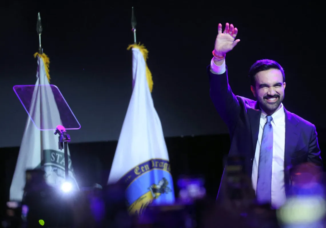 عمدة مدينة نيويورك المنتخب زهران ممداني على مسرح بروكلين باراماونت، في مدينة نيويورك، 4 نوفمبر 2025