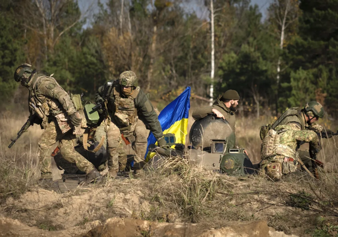 جنود من اللواء الأول للحرس الوطني الأوكراني يجرون تدريبات قتالية في شمال أوكرانيا، الجمعة 3 نوفمبر 2024