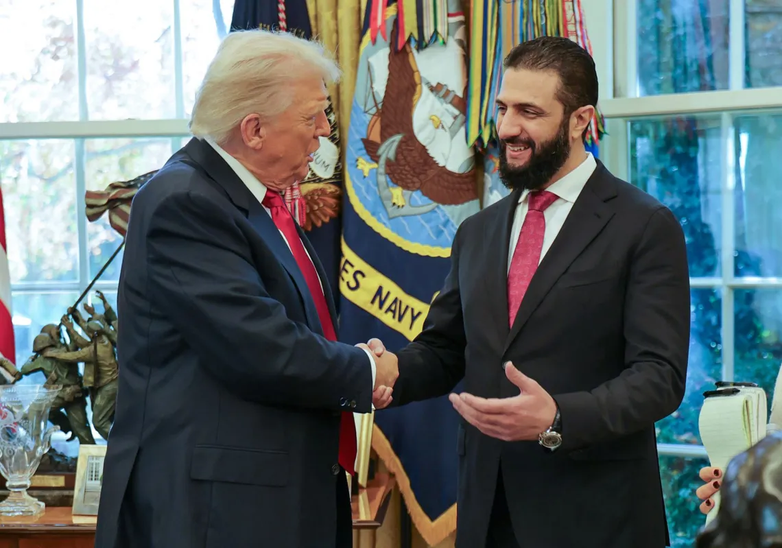 الرئيس الأميركي دونالد ترمب والرئيس السوري أحمد الشرع في البيت الأبيض بواشنطن العاصمة، 10 نوفمبر 2025