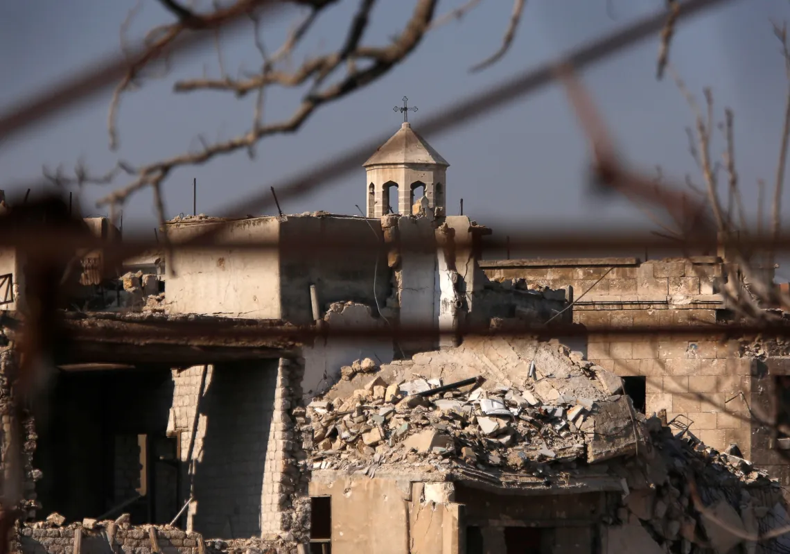 جزء من كنيسة وسط الدمار في مدينة حلب القديمة، سوريا، 10 ديسمبر 2016