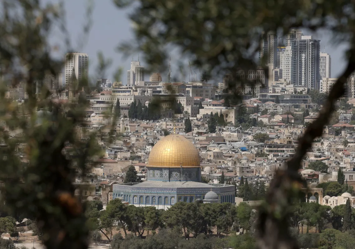 صورة ملتقطة من جبل الزيتون مسجد قبة الصخرة في البلدة القديمة بالقدس، في 22 سبتمبر 2025. 