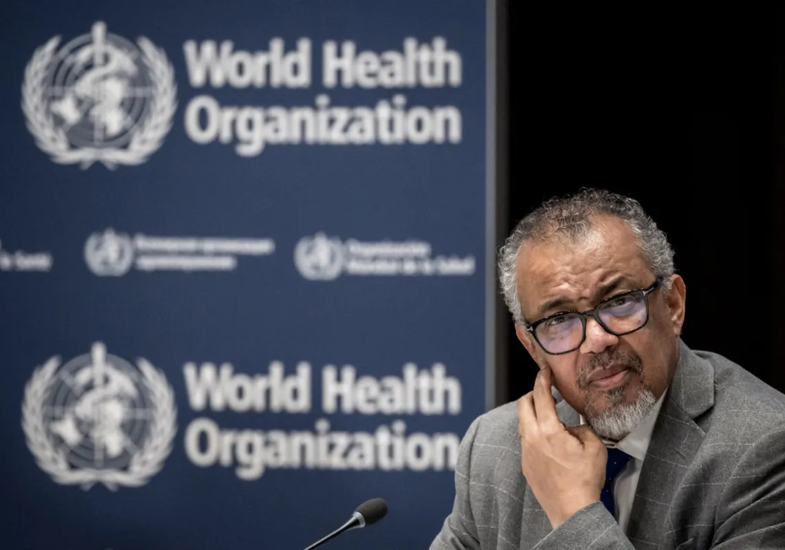 المدير العام لمنظمة الصحة العالمية تيدروس أدهانوم غيبريسوس خلال مؤتمر صحافي مع رابطة المراسلين المعتمدين لدى الأمم المتحدة
