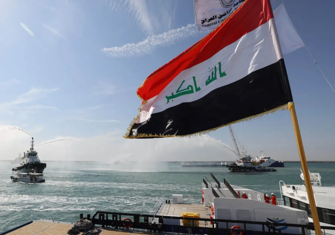 عرض عسكري عراقي خلال مراسم بدء تسليم أرصفة ميناء الفاو الكبير الخمسة من الشركة الكورية المنفذة، في محافظة البصرة جنوب العراق، في 7 نوفمبر2024.