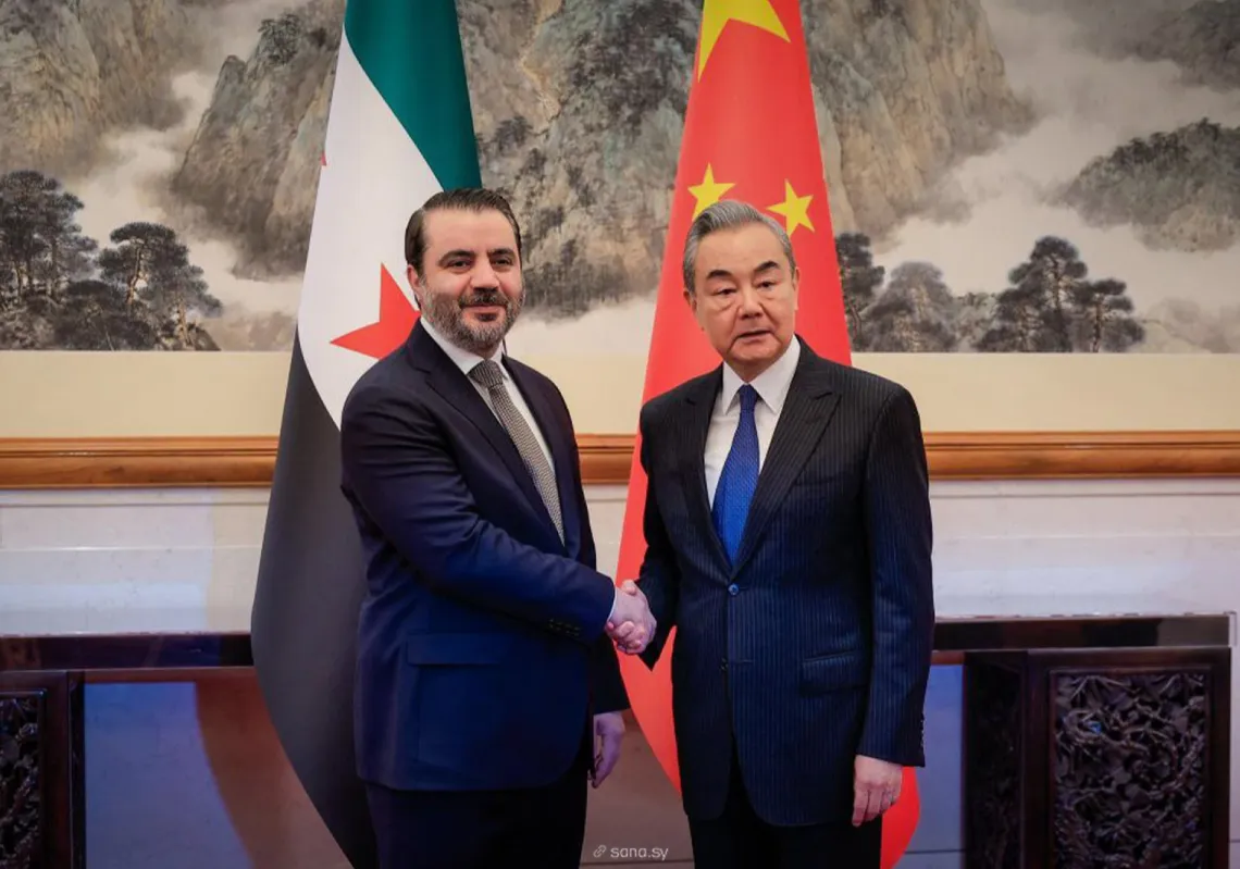 
لقاء بين وزير الخارجية والمغتربين أسعد الشيباني ووزير خارجية الصين وانغ يي، في العاصمة الصينية بكين.