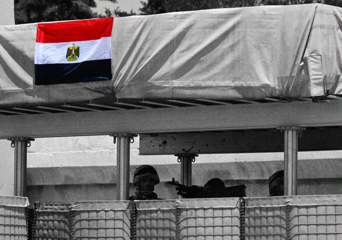 جنود على الجانب المصري من معبر رفح الحدودي مع غزة في رفح، 18 أغسطس 2025