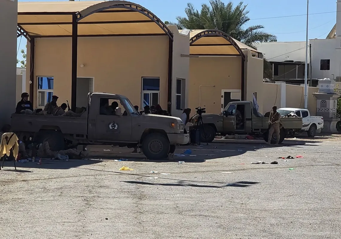 قوات "درع الوطن" أثناء انتشارها وسيطرتها على مطار سيئون في محافظة حضرموت