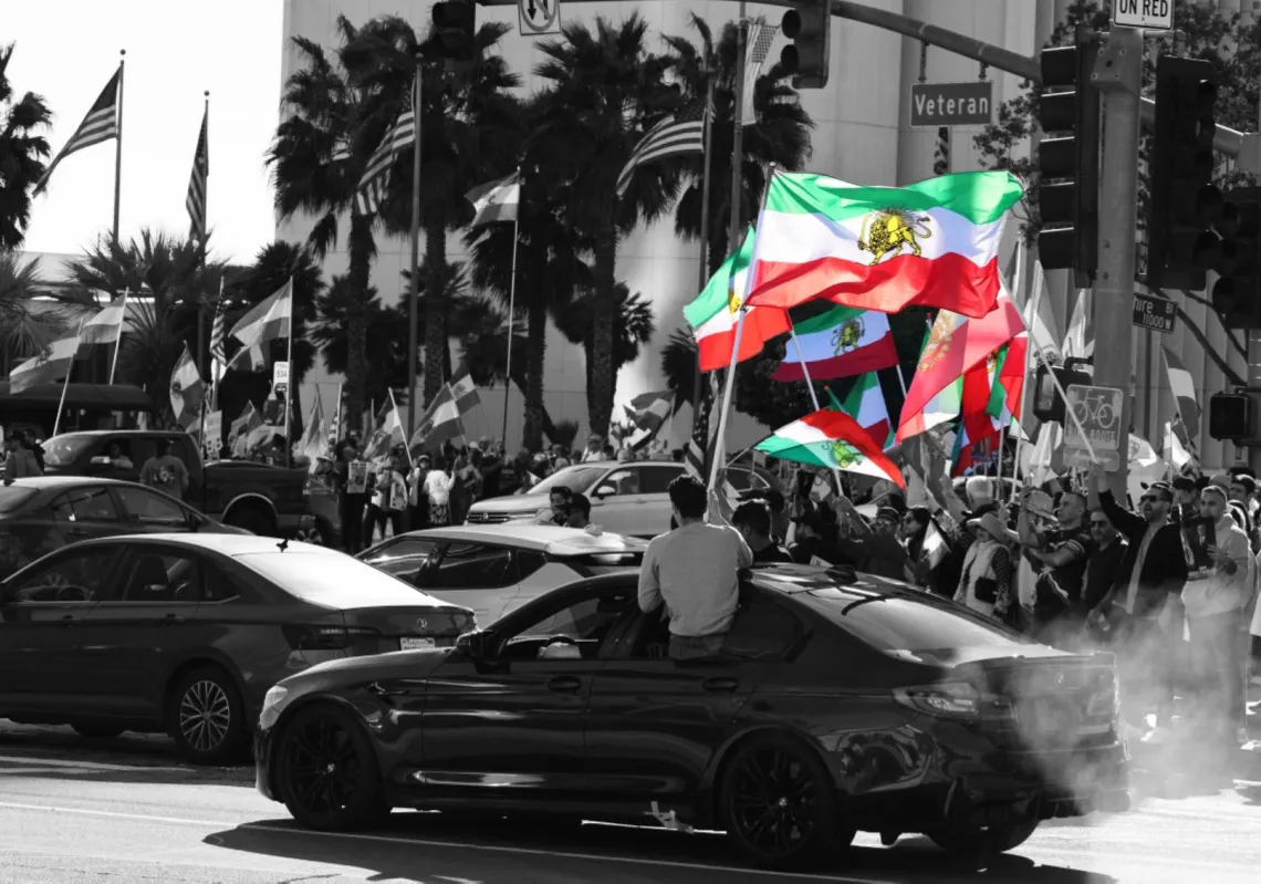 ناشطون يشاركون في مسيرة "إيران حرة" في لوس أنجلوس، كاليفورنيا، في 11 يناير 2026