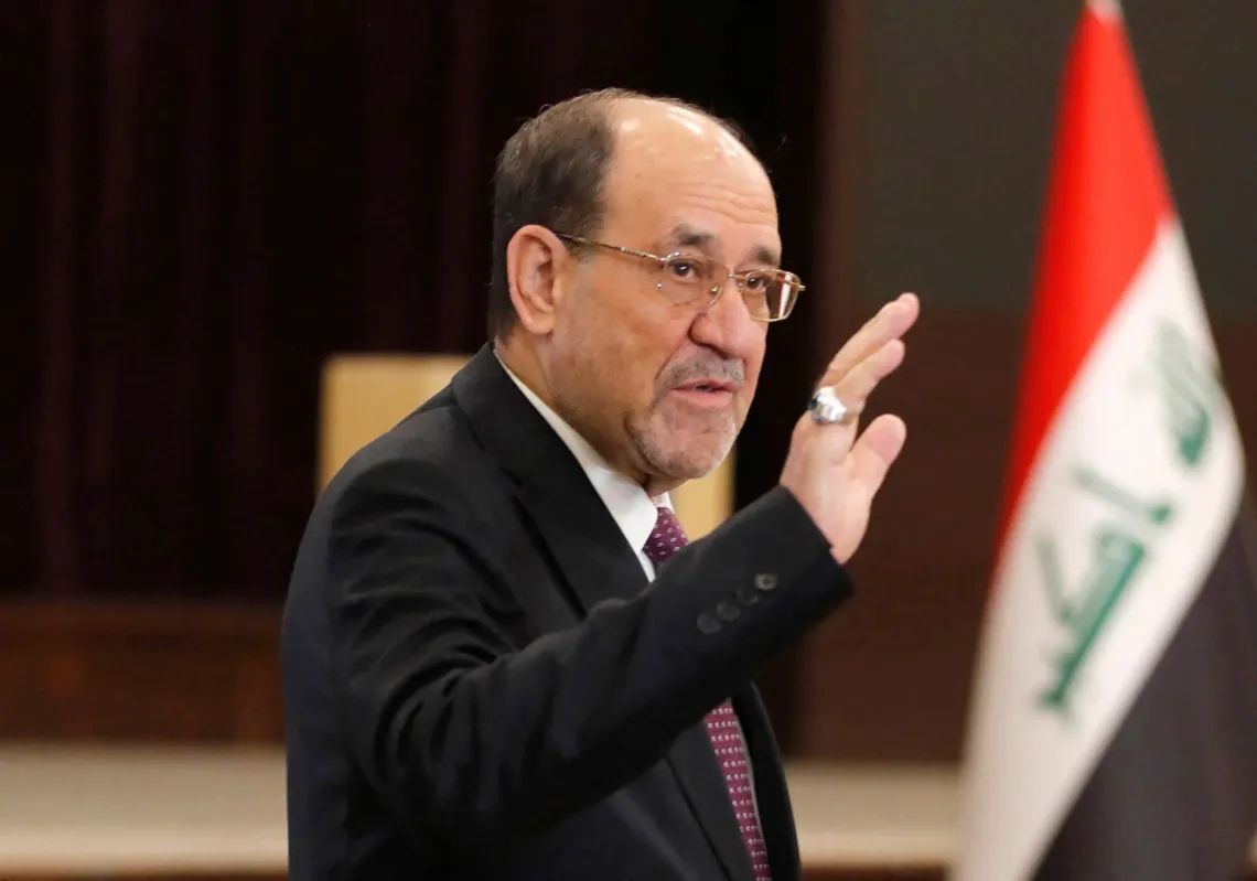 رئيس الوزراء العراقي السابق نوري المالكي يغادر بعد الإدلاء بصوته في مركز اقتراع ببغداد في 11 نوفمبر 2025 خلال الانتخابات البرلمانية العراقية