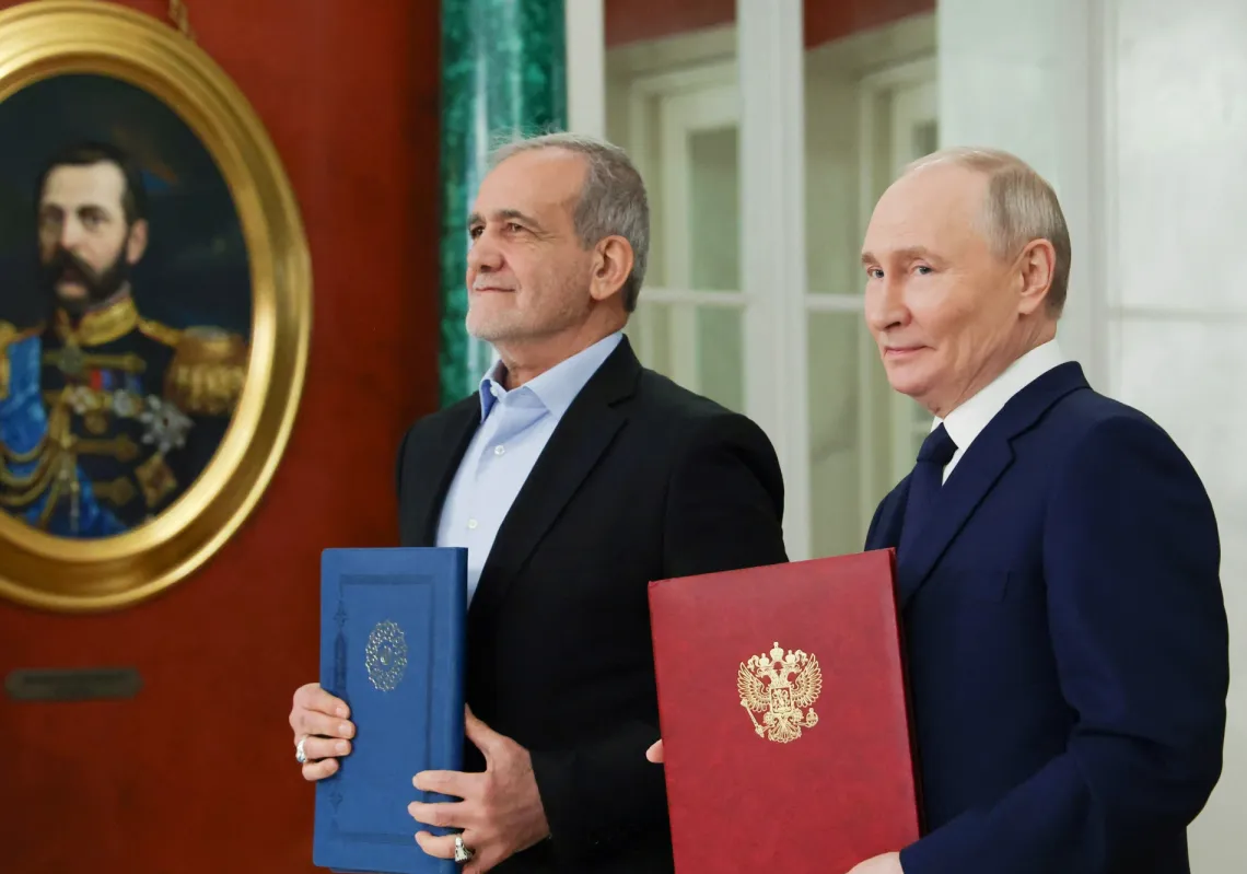 الرئيس الروسي فلاديمير بوتين والرئيس الإيراني مسعود بزشكيان في حفل توقيع اتفاقية الشراكة الاستراتيجية الشاملة بين البلدين، في الكرملين، روسيا، 17 يناير 2025