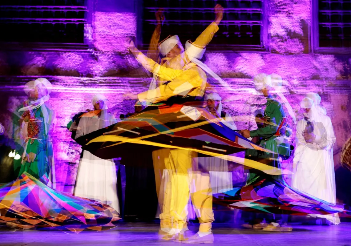 عرض الدراويش لرقصة "التنورة" في مجمع السلطان الغوري بالقاهرة خلال رمضان، 20 أبريل 2022