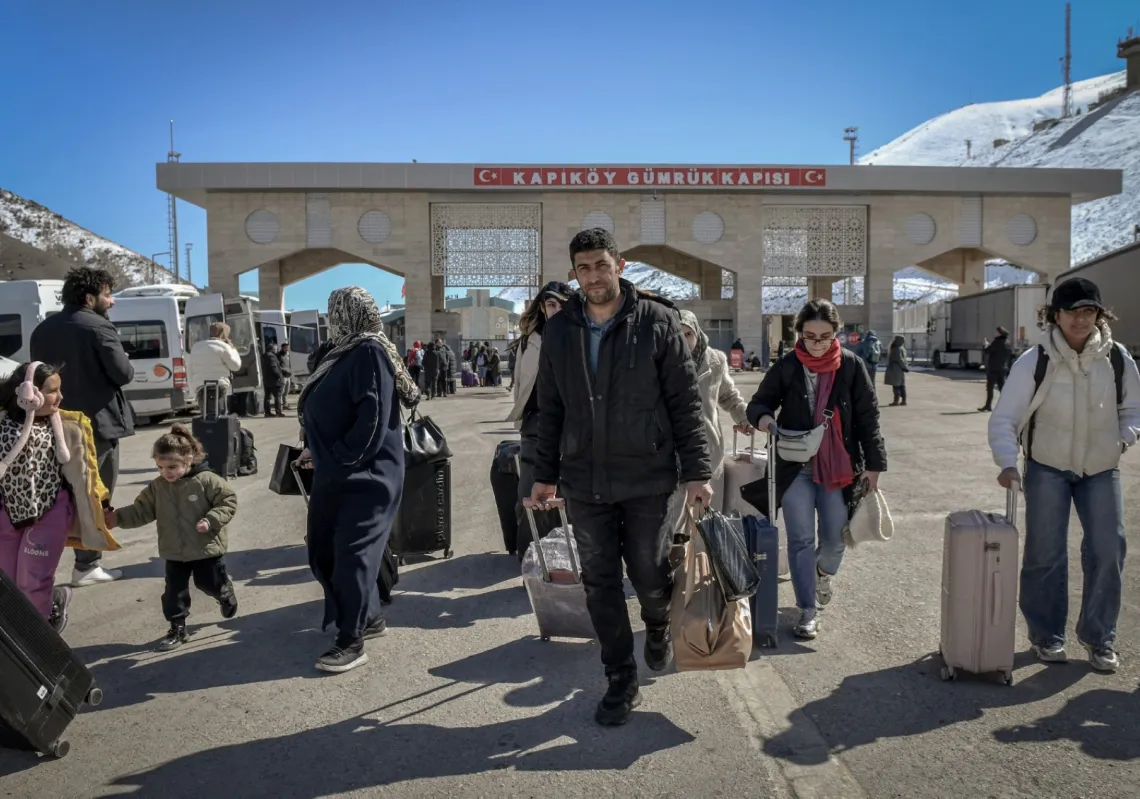 Iranian nationals arrive in Turkey after passing through the Razi-Kapiköy border crossing in Van, north-eastern Türkiye, on 3 March 2026.