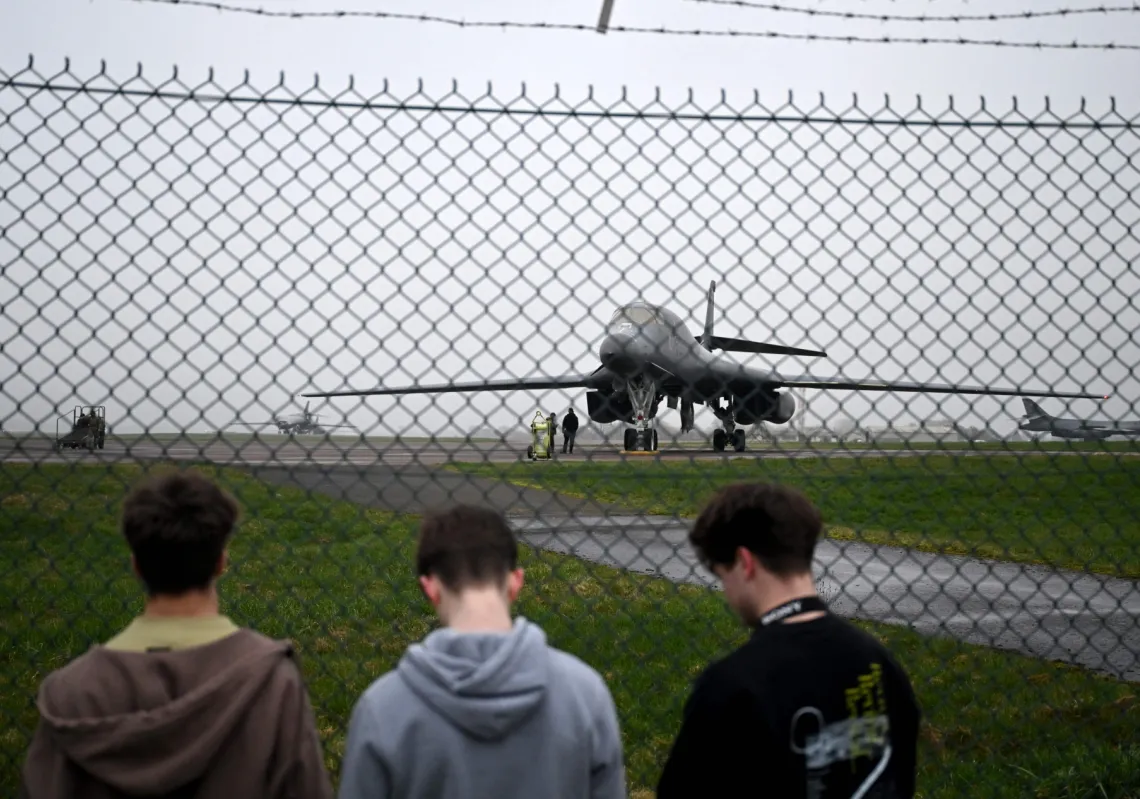 قاذفة B1 تابعة لسلاح الجو الأميركي في قاعدة سلاح الجو الملكي في فيرفورد بجنوب غرب إنجلترا في 7 مارس 2026