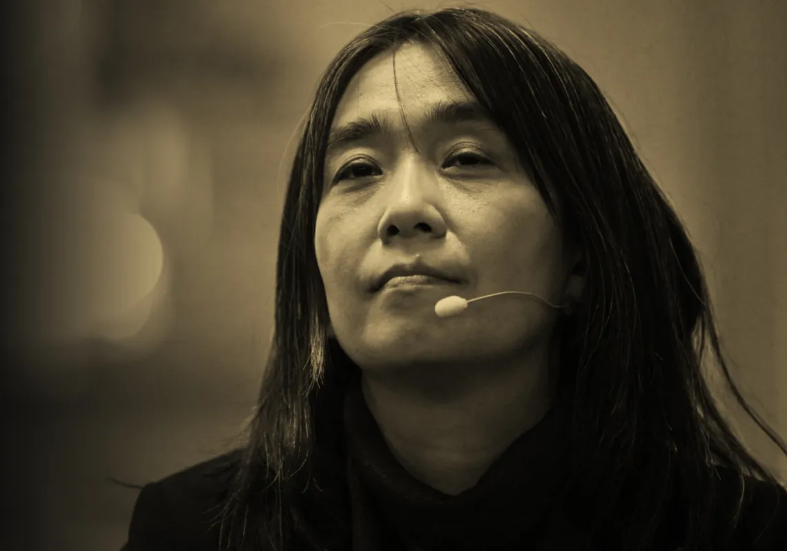 ثقل السؤال الوجودي في تجربة هان كانغ الشعرية