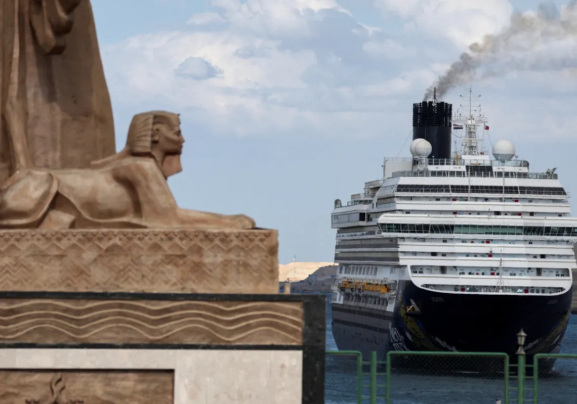 
سفينة تعبر قناة السويس، مصر، 25 نوفمبر 2025